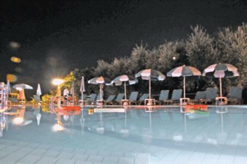 Amoudi Studios Apartments Hotel
