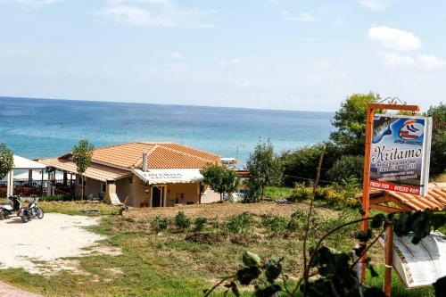 Amoudi Studios Apartments Hotel