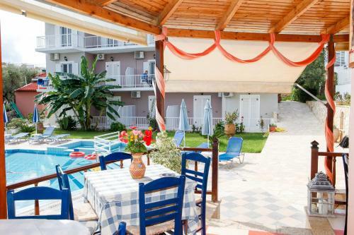 Amoudi Studios Apartments Hotel