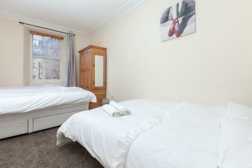 Cozy Apartment Beside Edinburgh Castle!!!