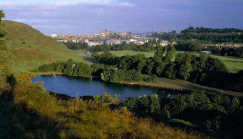 Cozy Apartment Beside Edinburgh Castle!!!