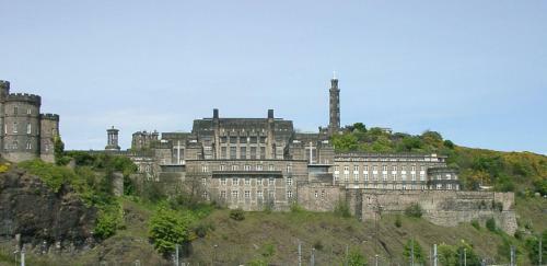 Cozy Apartment Beside Edinburgh Castle!!!