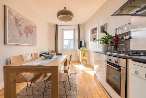Lovely Central Edinburgh Apartment