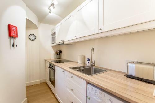 Charming Apartment In The Old Town