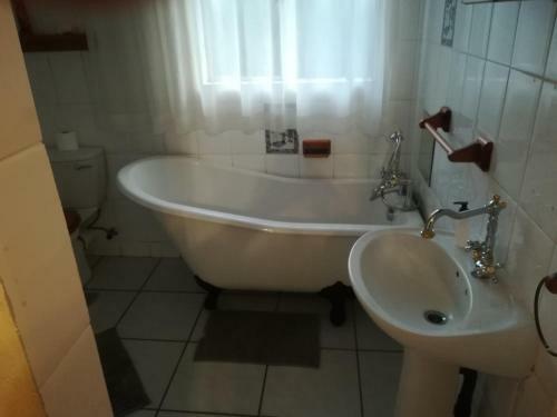 Hostal Harties Double Bed Studio - Garden View Hartbeespoort Dam