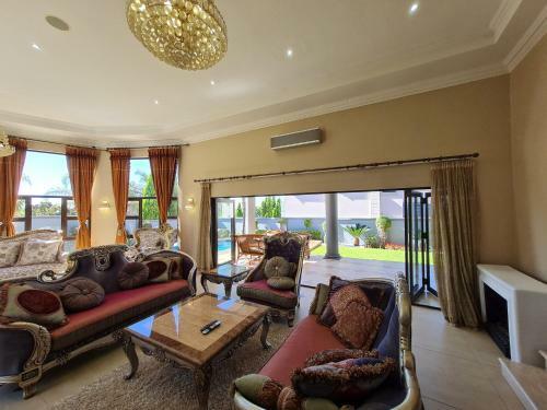Kosmos Ridge 5 Bedroom Palace 284