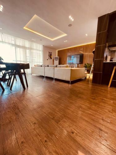 Waterfront 3 Bedroom Apartment With Pool Table