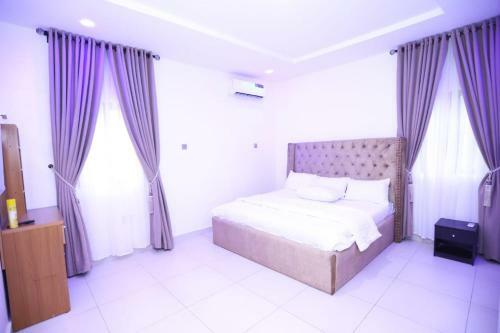 Luxury 4-bedroom Fully Detached Serviced Apartment