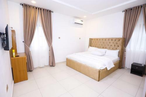 Luxury 4-bedroom Fully Detached Serviced Apartment