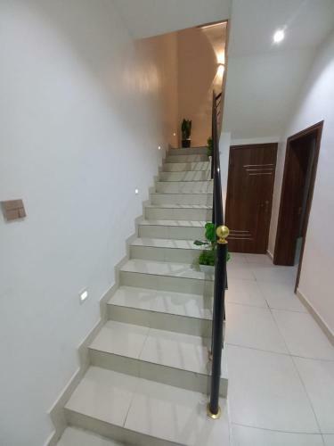 Luxury 4-bedroom Fully Detached Serviced Apartment
