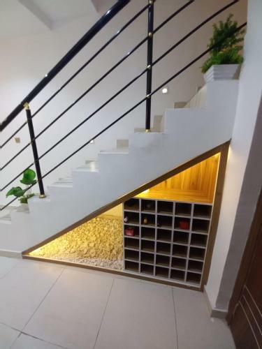 Luxury 4-bedroom Fully Detached Serviced Apartment