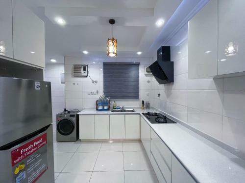 Stylish Three Bedroom Penthouse Apartment