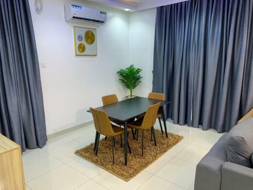 Stylish Three Bedroom Penthouse Apartment