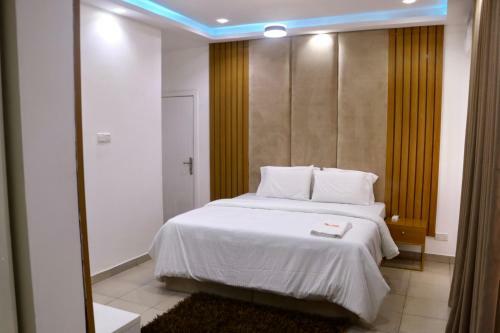 Stylish Three Bedroom Penthouse Apartment