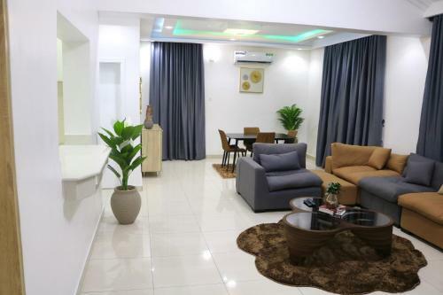 Stylish Three Bedroom Penthouse Apartment