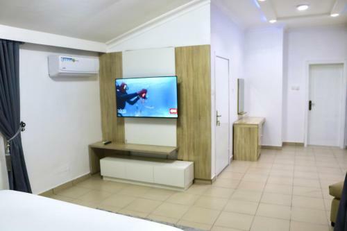 Stylish Three Bedroom Penthouse Apartment