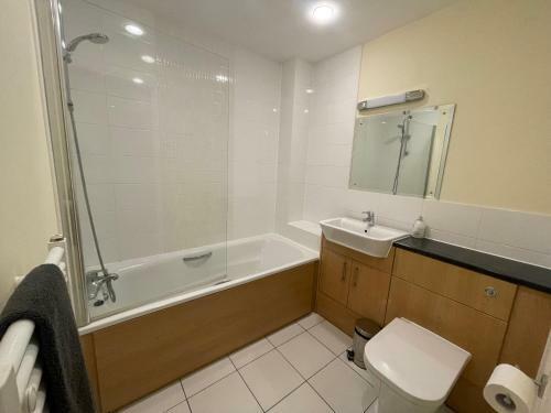 Continental Apartments -2-bed Farnborough Train St