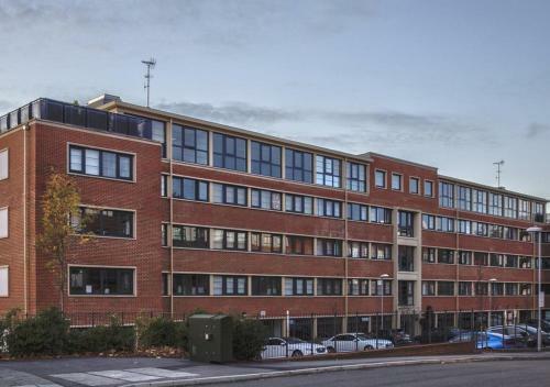 Continental Apartments - 2-bed Farnborough Airport