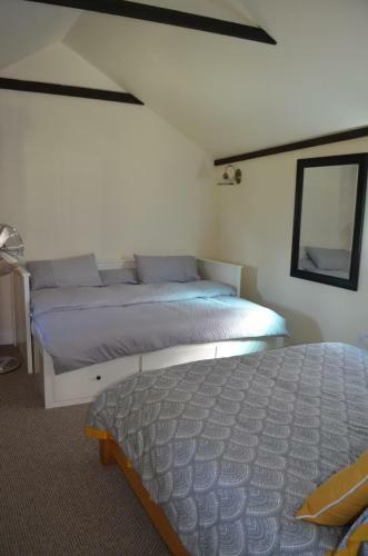 Copton Thatch Lodge