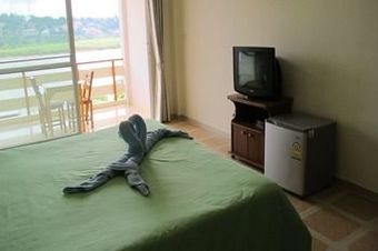 Day Waterfront Hotel