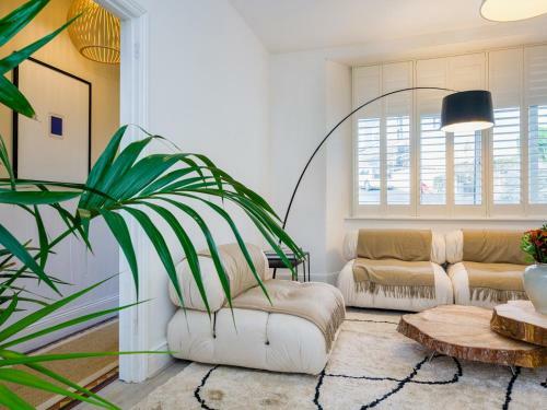 Pass The Keys 3 Bedroom Sleeps 6 Waterside House In Flushing