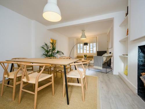 Pass The Keys 3 Bedroom Sleeps 6 Waterside House In Flushing