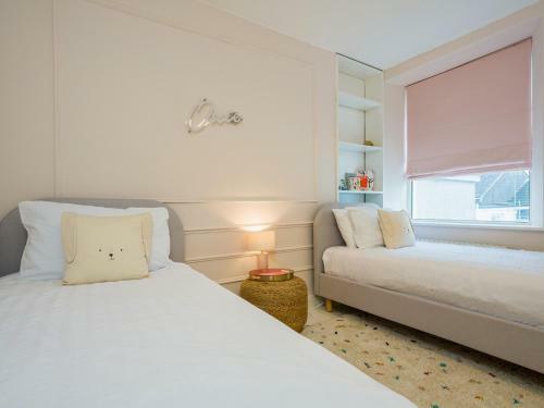Pass The Keys 3 Bedroom Sleeps 6 Waterside House In Flushing