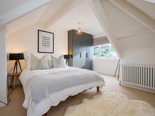 Pass The Keys 3 Bedroom Sleeps 6 Waterside House In Flushing