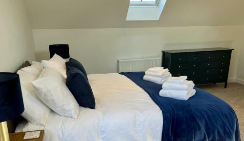 Rural 6 Bed Retreat In A Pretty Village.