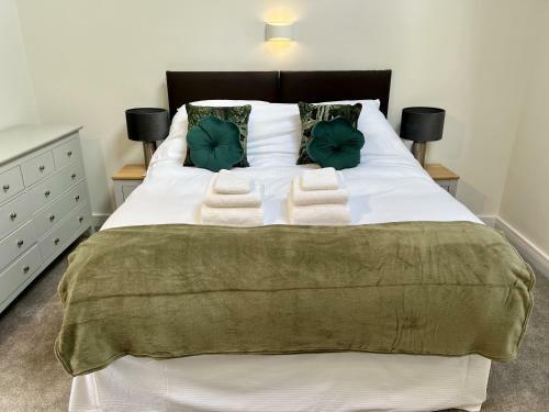 Rural 6 Bed Retreat In A Pretty Village.