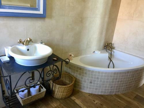 Hostal Captain Sunshine Guest House
