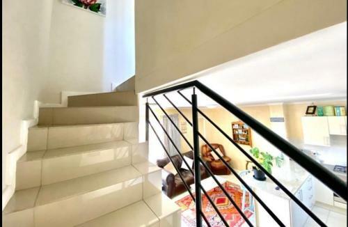 Bordeaux Close