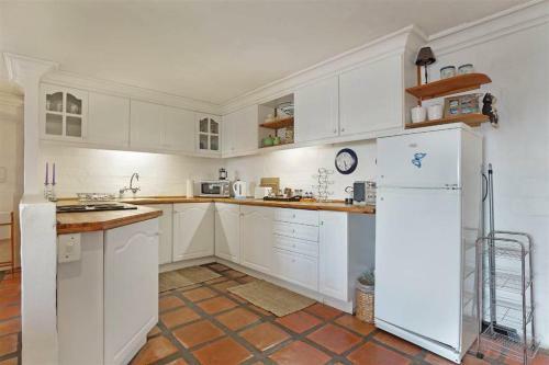Hostal Bayview Mountain Seafacing Cottages