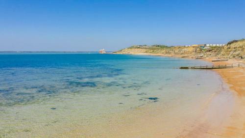 Bay - Brambles Chine, Colwell Bay Newly Refurbished