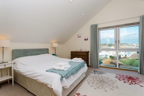 4 Bed Detached House - Freshwater