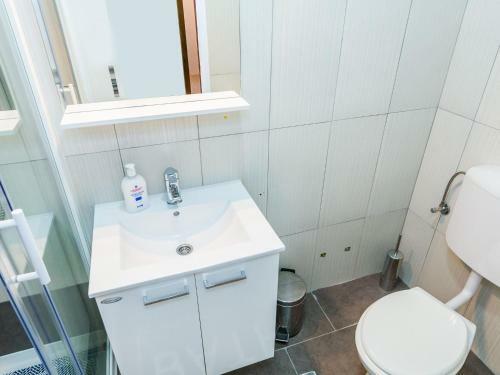 Selak Apartments