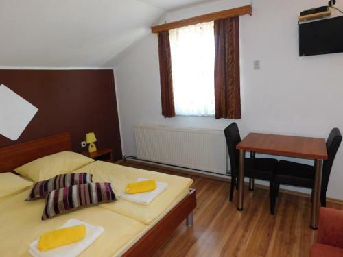 Hostal Guesthouse Sara