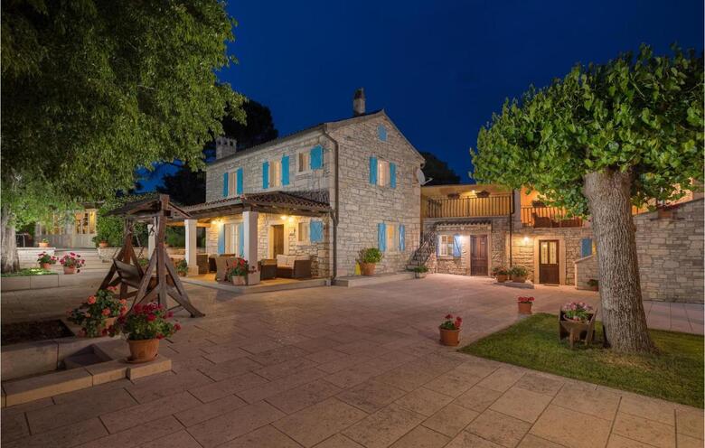 Holiday Home Mohori V