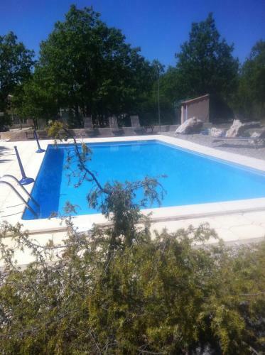 Hotel H�tel Les Lavandins