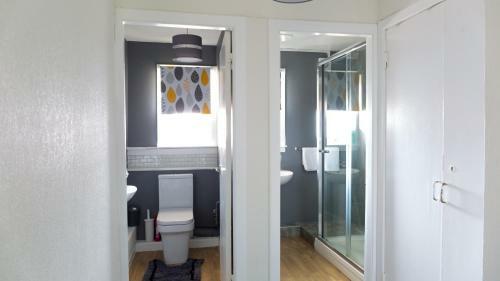 Loch & Hill View Apartment