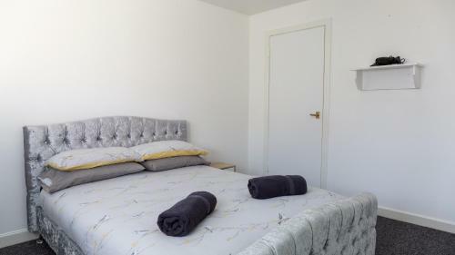 Loch & Hill View Apartment