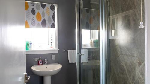 Loch & Hill View Apartment