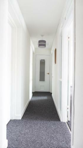 Loch & Hill View Apartment