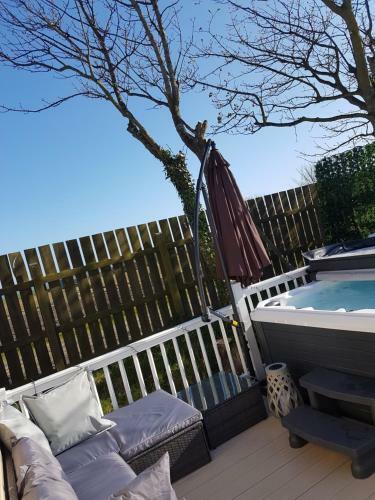 Hillingworth's Hot Tub Retreat