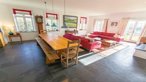 Crowborough Farm 6 Bedroom Sleeps 14 Dog Friendly