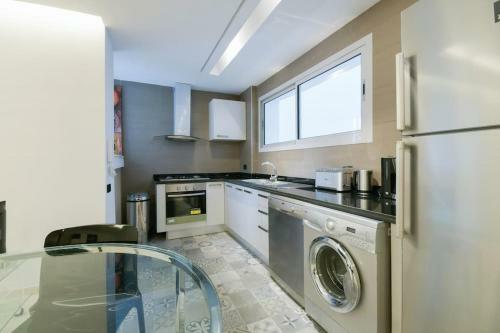Luxury One Bedroom Apartment - Best Location