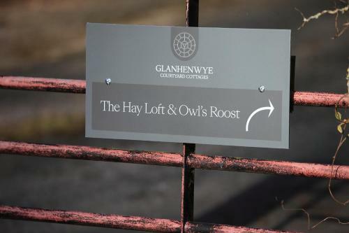 Glanhenwye Courtyard Cottages
