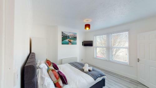 St John's House - 3 Bed Ensuite Rooms
