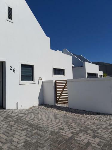 26 Sandy Cove