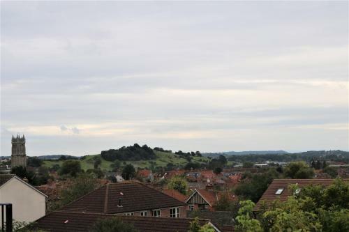 Apartment With Views In Glastonbury